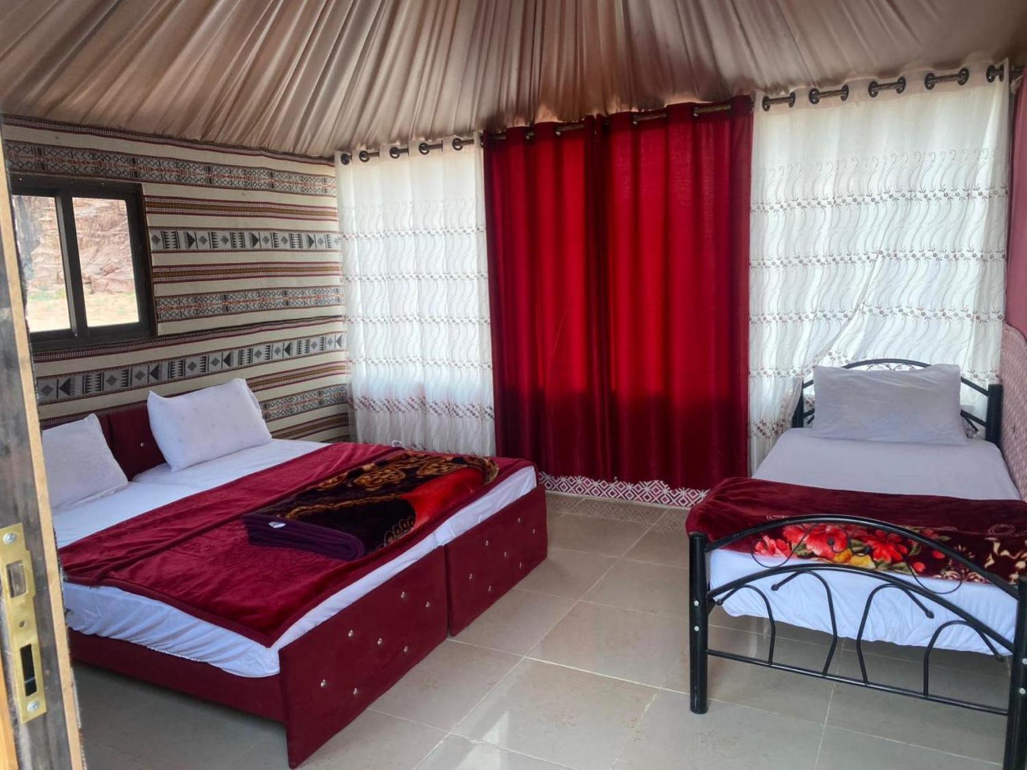 Bed and Breakfast Calm Camp Wadi Rum Exterior foto